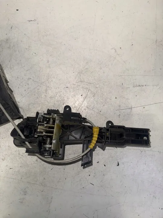 BMW 1 E87 Främre Höger Dörrlås 7167074 image 4