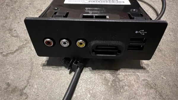Ford BT4T-14F014-AE Card Reader Socket for Mondeo MK5 image 2