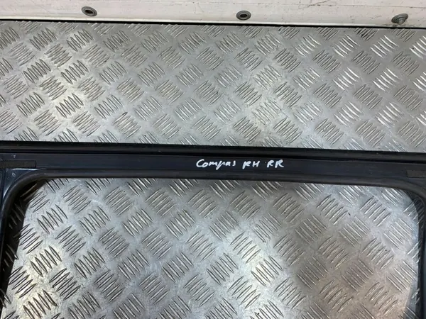 Joint de vitre porte arrière Jeep Compass OEM FBZ27648 image 3
