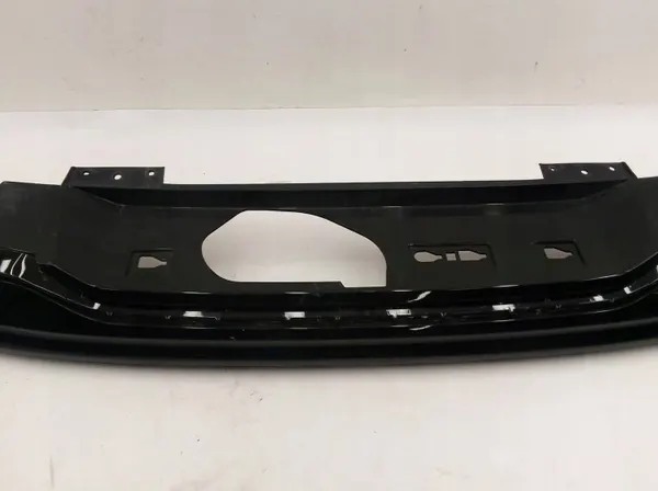 Volvo V60 2022 Tira parachoques trasero OEM 32293961 image 4