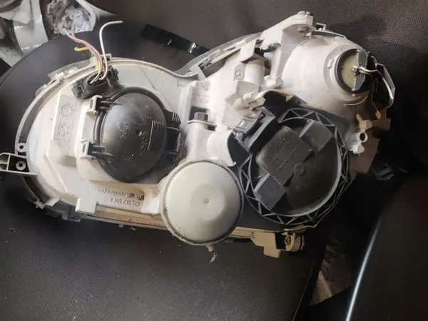 Mercedes-Benz C W203 2004 Koplamp image 6