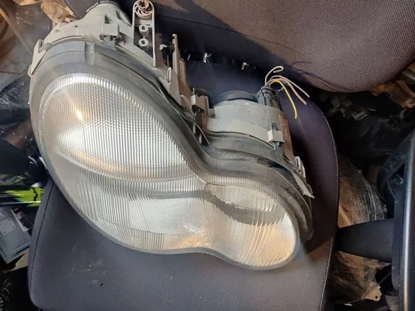 Mercedes-Benz C W203 2004 Koplamp image 7