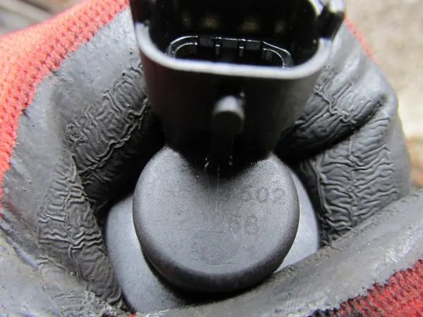 Régulateur de pression carburant OEM Renault Master 2.5 dCi image 3