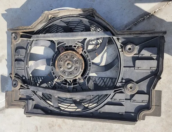 BMW E39 M57D30 3.0 D Fläkt 4PIN image 3