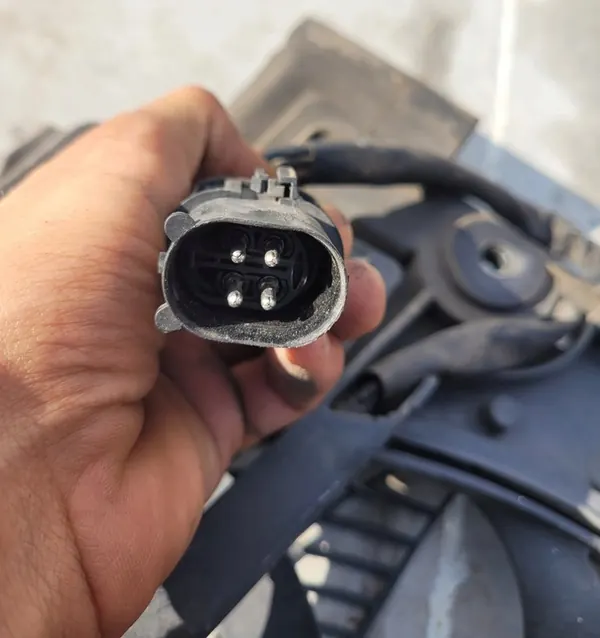 BMW E39 M57D30 3.0 D Fläkt 4PIN image 5