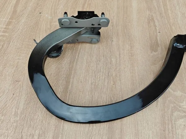 Bakluckfäste höger bak OEM 7366398 BMW G30 LCI image 3