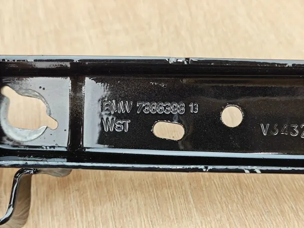 Bakluckfäste höger bak OEM 7366398 BMW G30 LCI image 6