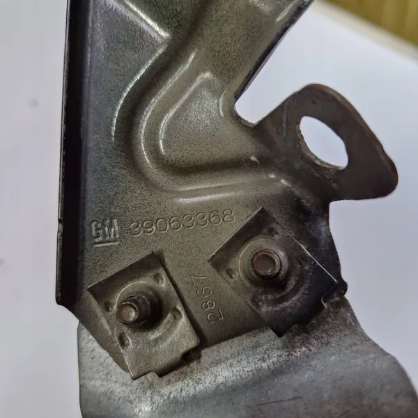 Suporte de montagem de para-lama dianteiro direito Opel Insignia B image 2