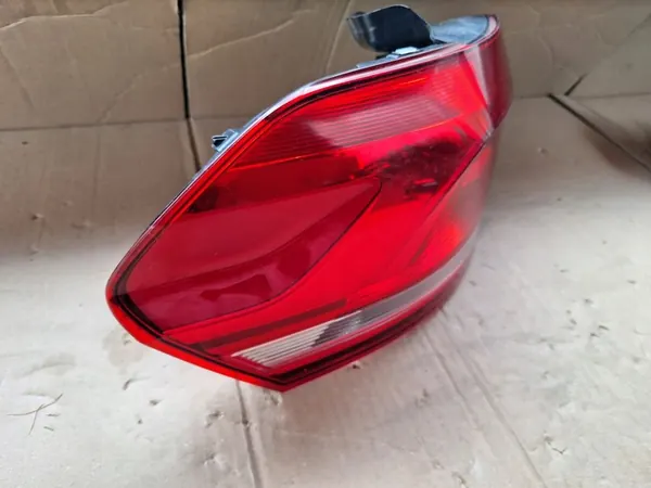 Luz Trasera Izquierda VW Touran 5TA image 2