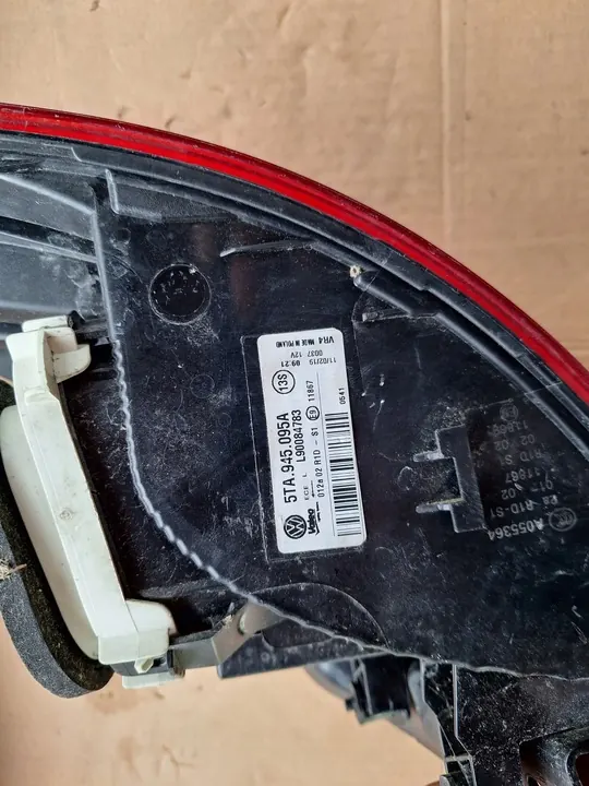 Luz Trasera Izquierda VW Touran 5TA image 8
