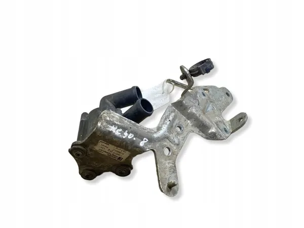 Volvo XC90 2018 Vattenpump OEM 31368312 image 6