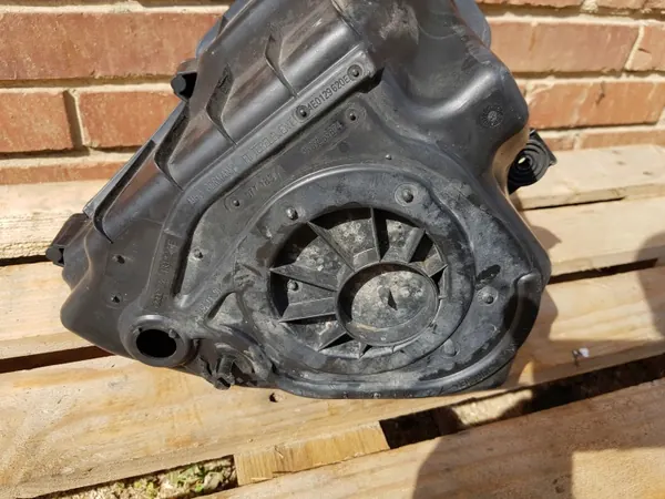 Audi A8 D3 Luftfilterhus OEM 4E0129620E image 2