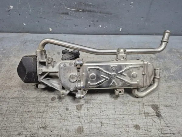 Refrigerador válvula EGR usado OEM 03L131512AS image 3