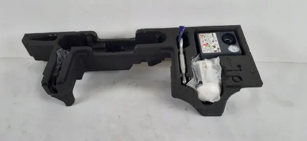 Volvo XC60 II Kofferbakvoering Reparatieset OEM 31680037 image 2