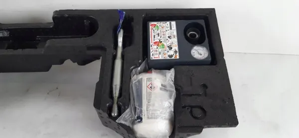 Volvo XC60 II Kofferbakvoering Reparatieset OEM 31680037 image 3