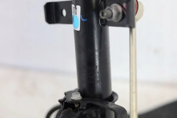 Snodo ammortizzatore anteriore sinistro Renault Clio V E-TECH image 4