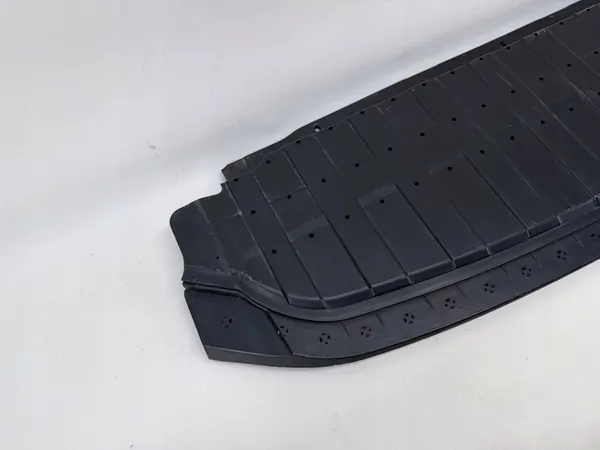 Skoda Scala Framskyddsplåt OE 657807061 image 2