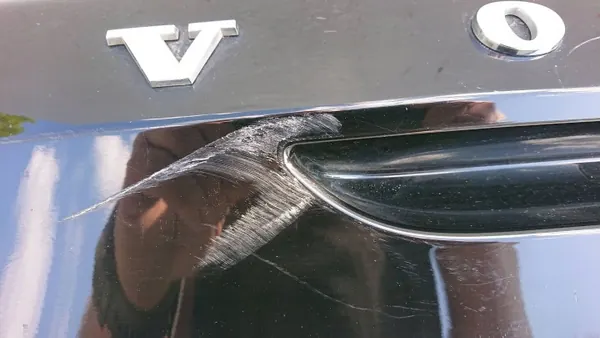 Volvo V40 Heckklappenblende OEM 31301303 Gebraucht image 5