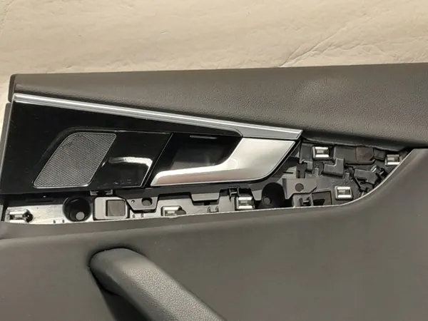OEM 8W0867318 Audi A4 B9 Rechter Achterdeur Bekleding image 5
