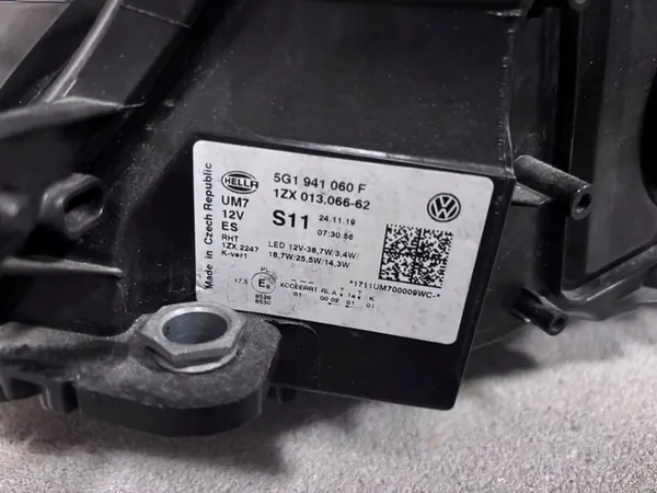 VW GOLF VII 7 e-Golf GTE Farol Direito Full LED image 3