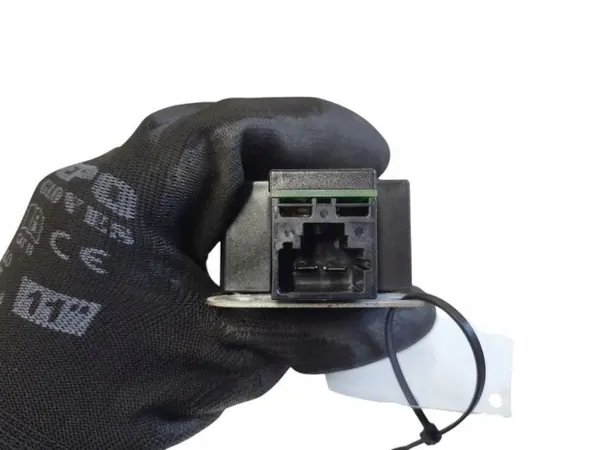 Amplificador de antena VW OEM 1K6035570B - Usado image 4