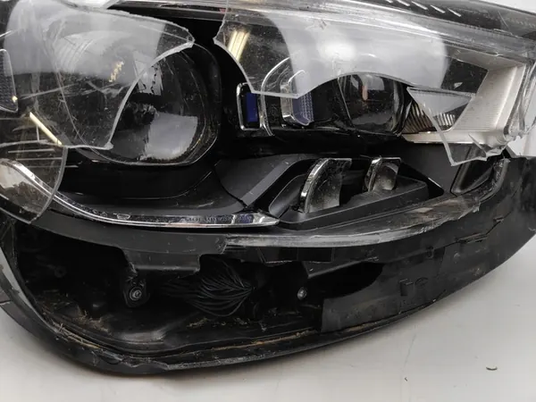 MERCEDES W213 RECHTER VOORLICHT A2139060210-Hone image 4