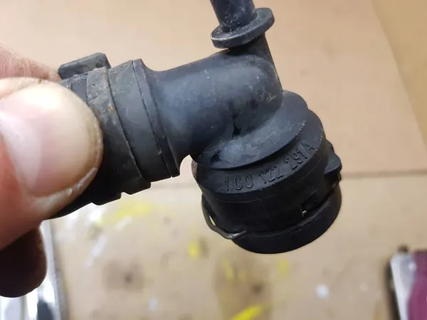 Volkswagen PASSAT B7 2012 Jäähdytyslinja image 4