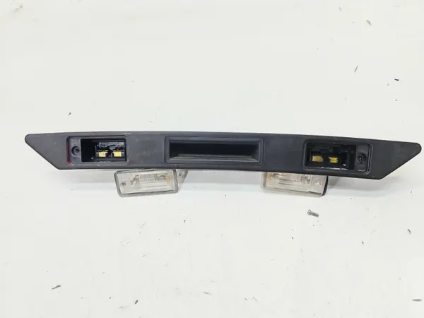 OEM 8P4827574 3/26 Kennzeichenleuchtenblende Audi image 3