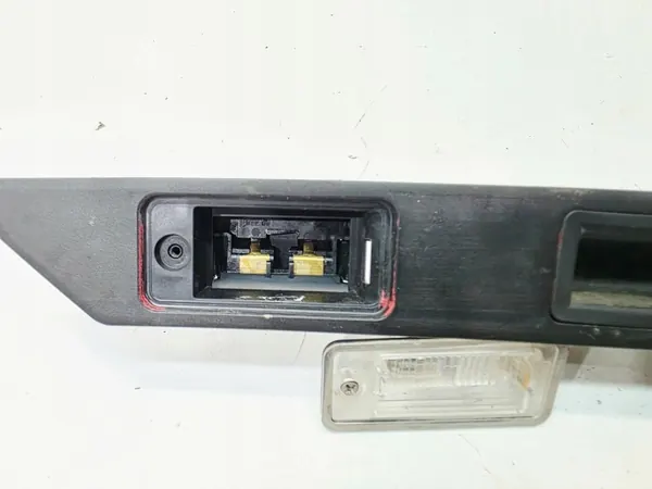 OEM 8P4827574 3/26 Kennzeichenleuchtenblende Audi image 4