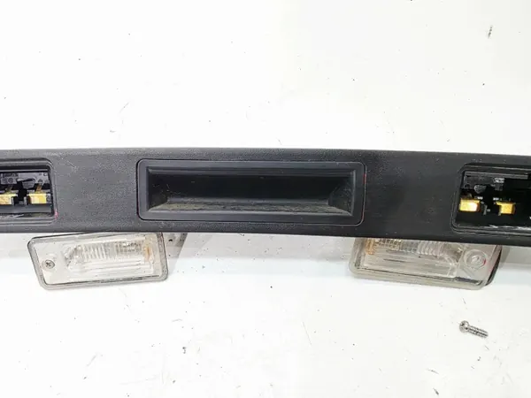 OEM 8P4827574 3/26 Kennzeichenleuchtenblende Audi image 6
