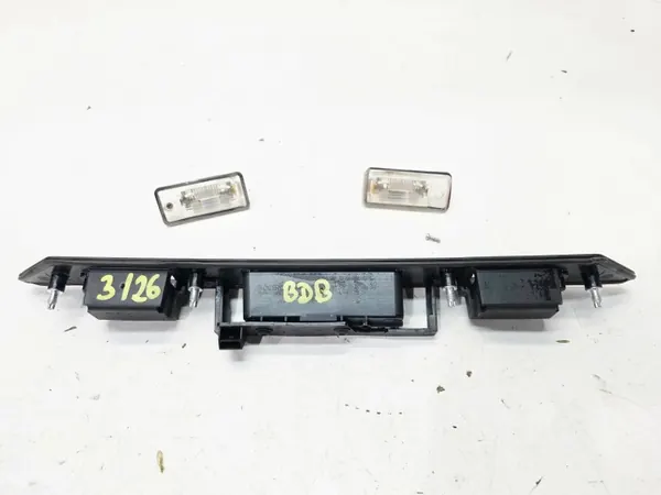 OEM 8P4827574 3/26 Kennzeichenleuchtenblende Audi image 7