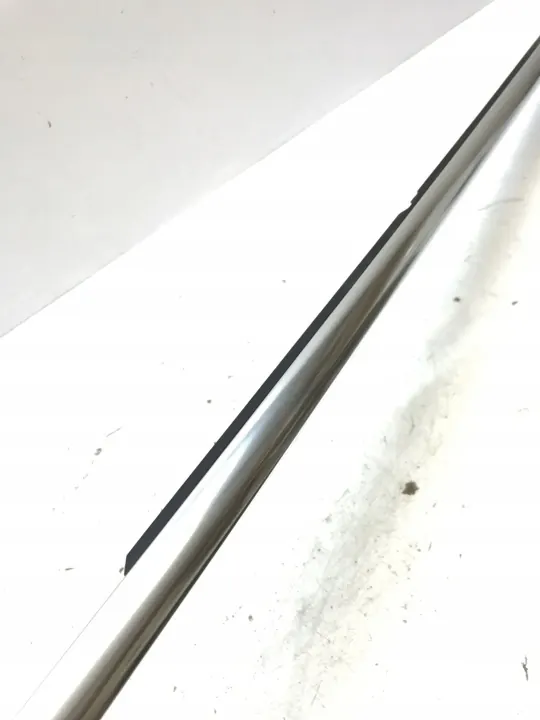 Tira raspapuertas Skoda OEM 5E9839476D - Usado image 3
