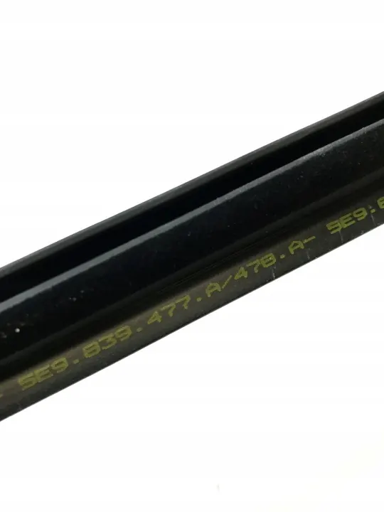 Tira raspapuertas Skoda OEM 5E9839476D - Usado image 6