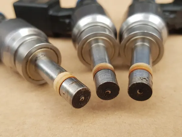 Iniettore carburante 2.8 FSI V6 - Audi A6 C6 - A8 D3 - 06E906036E image 10