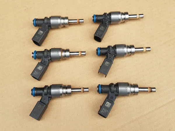 Iniettore carburante 2.8 FSI V6 - Audi A6 C6 - A8 D3 - 06E906036E image 2