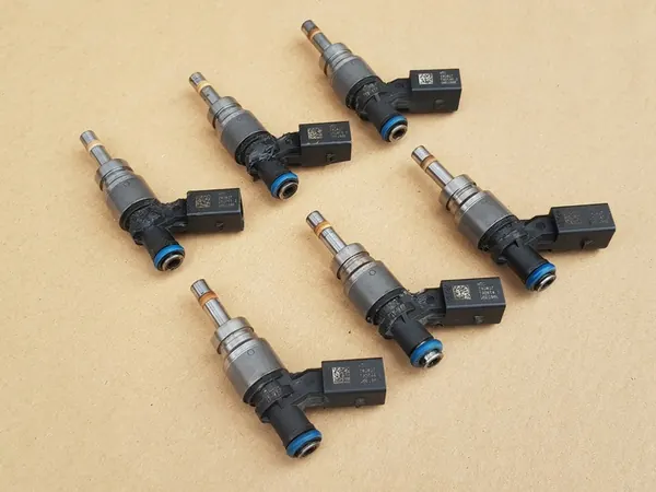 Iniettore carburante 2.8 FSI V6 - Audi A6 C6 - A8 D3 - 06E906036E image 3