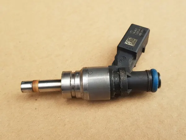 Iniettore carburante 2.8 FSI V6 - Audi A6 C6 - A8 D3 - 06E906036E image 4