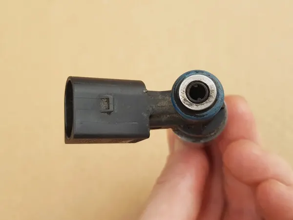 Iniettore carburante 2.8 FSI V6 - Audi A6 C6 - A8 D3 - 06E906036E image 7