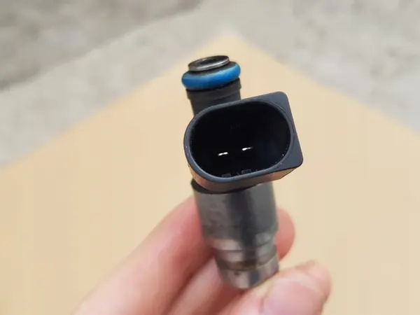 Iniettore carburante 2.8 FSI V6 - Audi A6 C6 - A8 D3 - 06E906036E image 8