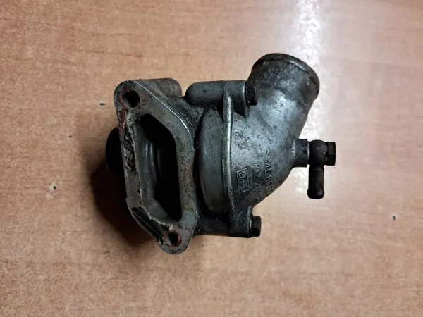 Carcasa de termostato Mercedes W201 W123 2.0 M102 image 2