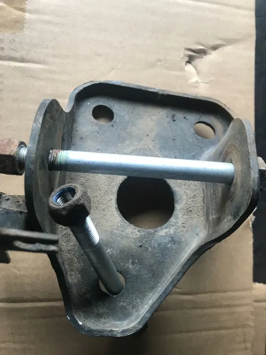 Soporte izquierdo viga trasera OEM 55703447 - Fiat OE image 6