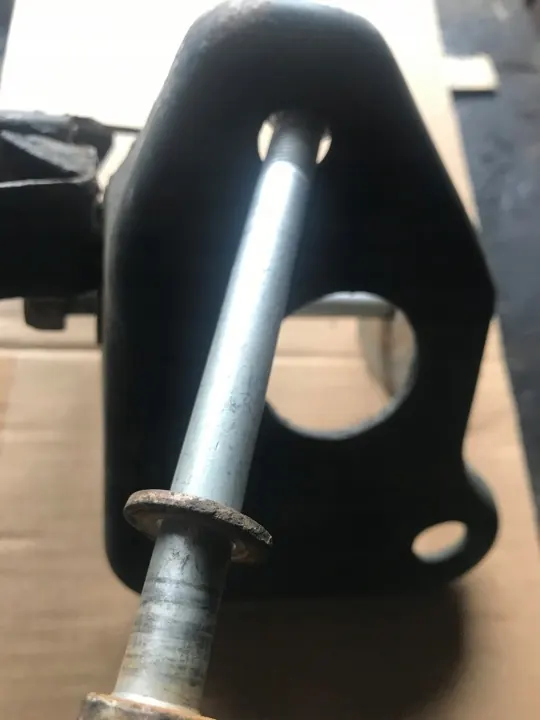 Soporte izquierdo viga trasera OEM 55703447 - Fiat OE image 7