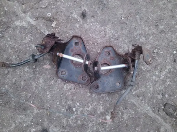 Soporte izquierdo viga trasera OEM 55703447 - Fiat OE image 8
