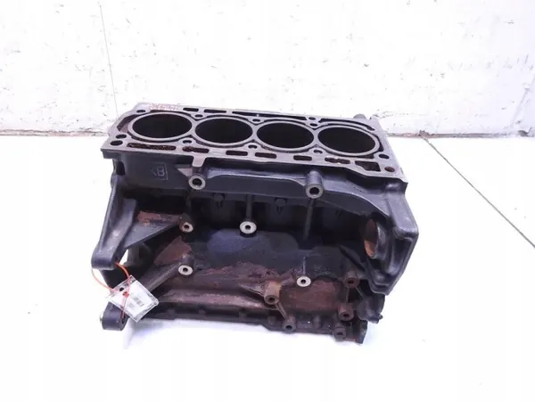 Moottorilohko CDG017551 VW Touran 1T3 1.4 TSI:lle image 4
