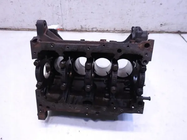 Moottorilohko CDG017551 VW Touran 1T3 1.4 TSI:lle image 6