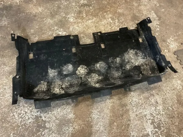 Tesla Model S Tavaratilan matto OEM 112728900 Käytetty image 2