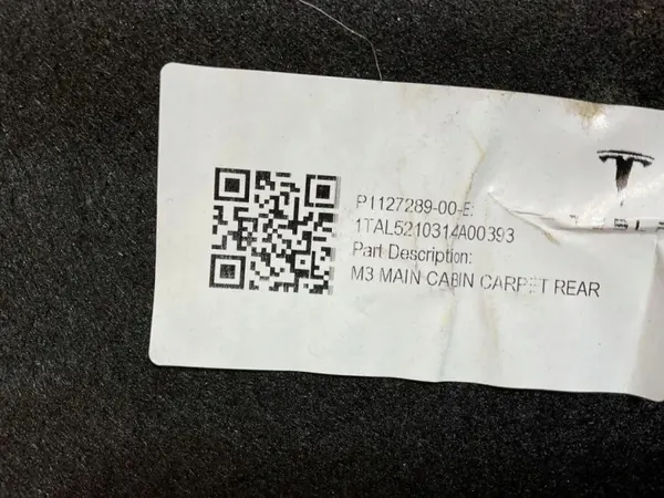 Tesla Model S Tavaratilan matto OEM 112728900 Käytetty image 3