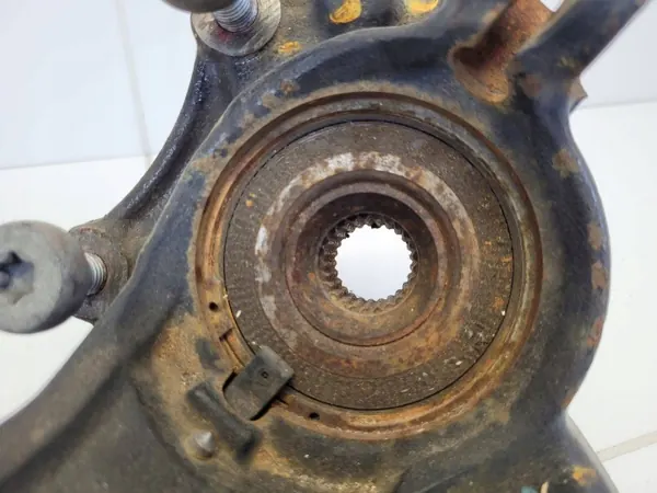 OEM 13388767 Vorderer Radträger links Opel Corsa E image 4