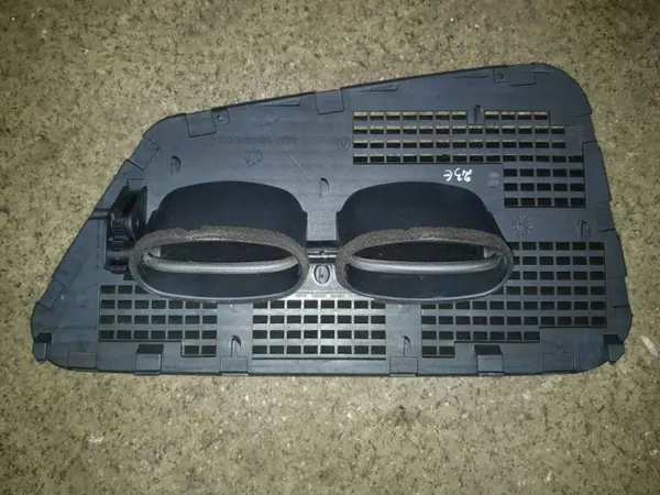 Toma de aire BMW 5 E34 OEM 64221384066 - Usado image 3