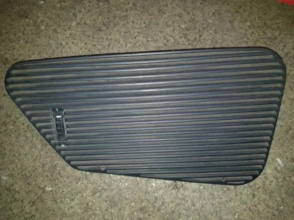 Toma de aire BMW 5 E34 OEM 64221384066 - Usado image 4